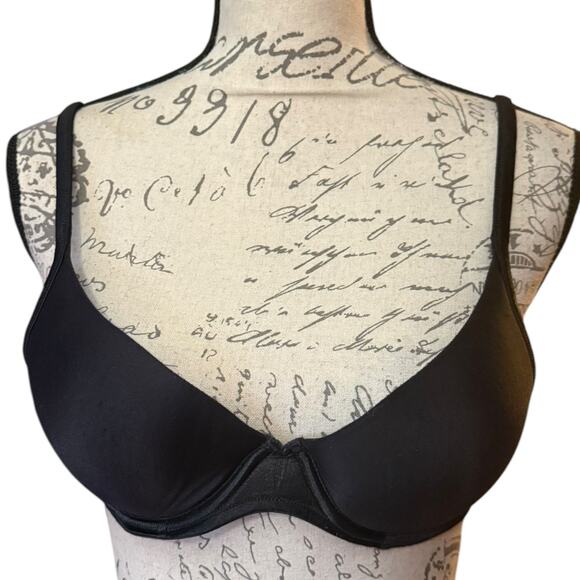 Victoria's Secret Black Underwire Molded Bra Size 34B - Picture 1 of 3